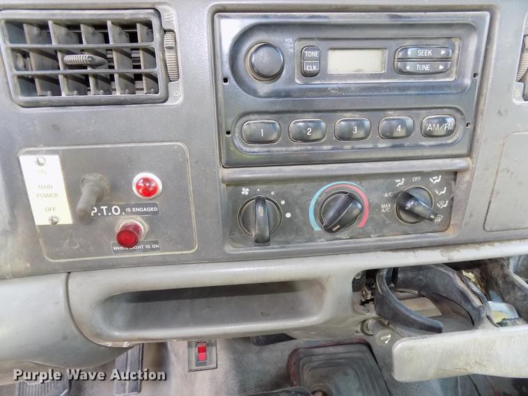 image for item DB8611 2000 Ford F550 Super Duty service truck with crane