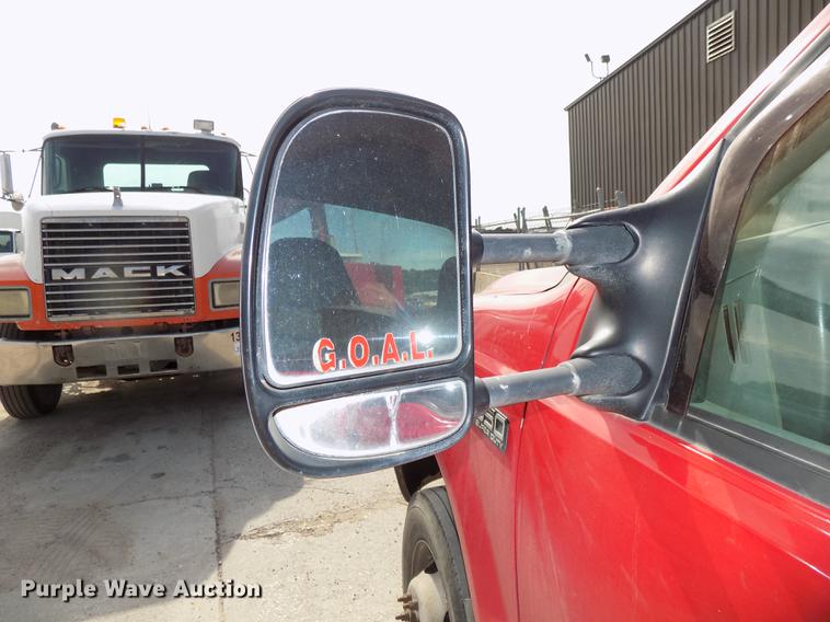 image for item DB8611 2000 Ford F550 Super Duty service truck with crane