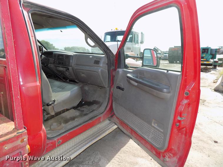 image for item DB8611 2000 Ford F550 Super Duty service truck with crane