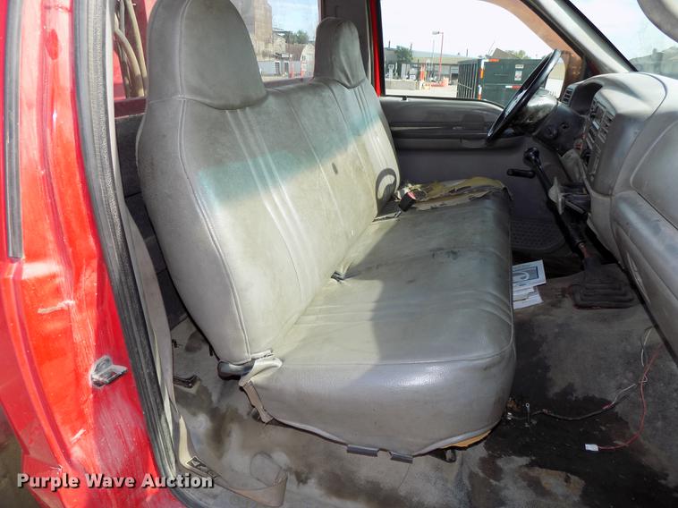 image for item DB8611 2000 Ford F550 Super Duty service truck with crane