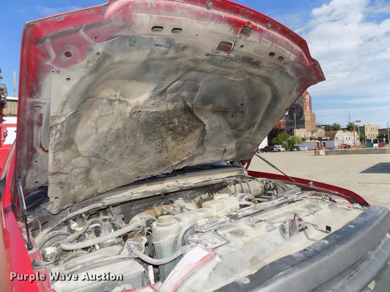 image for item DB8611 2000 Ford F550 Super Duty service truck with crane