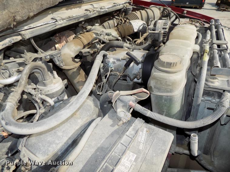 image for item DB8611 2000 Ford F550 Super Duty service truck with crane