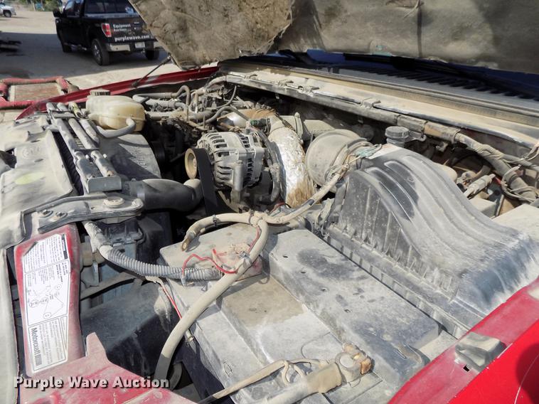 image for item DB8611 2000 Ford F550 Super Duty service truck with crane