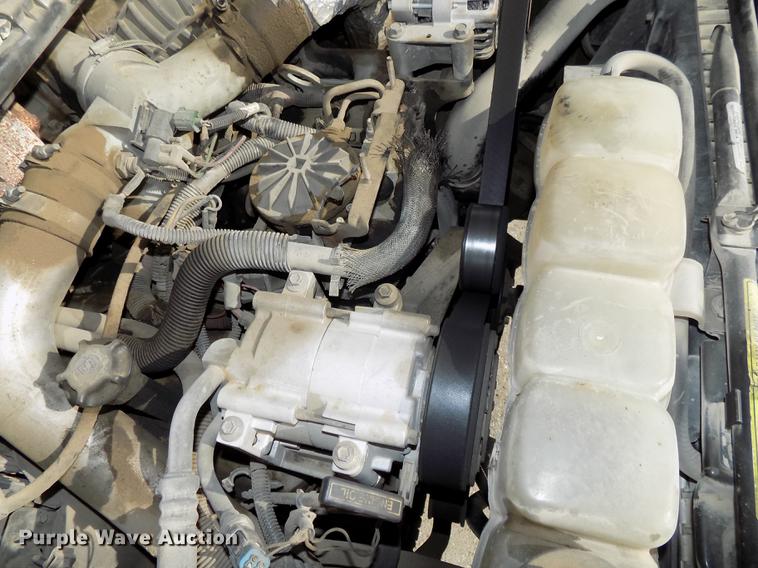 image for item DB8611 2000 Ford F550 Super Duty service truck with crane