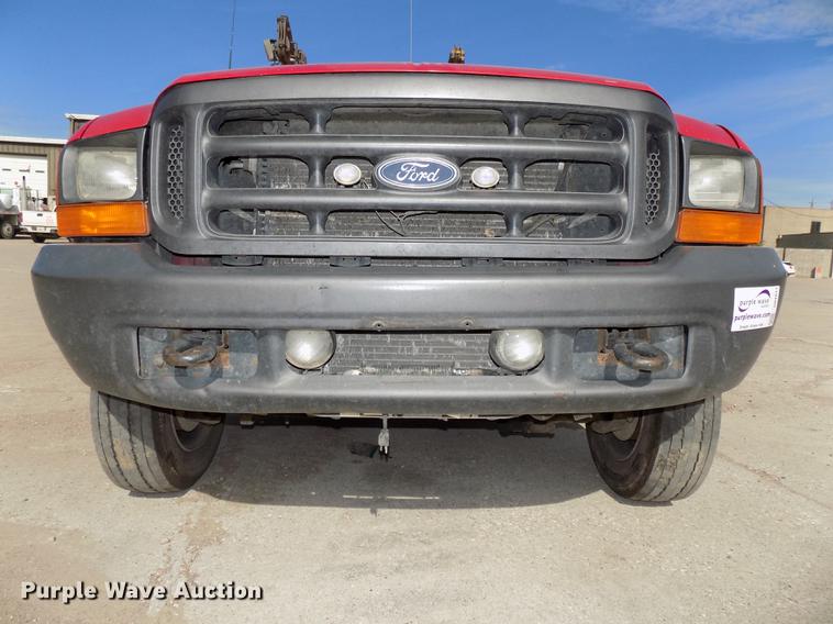 image for item DB8611 2000 Ford F550 Super Duty service truck with crane