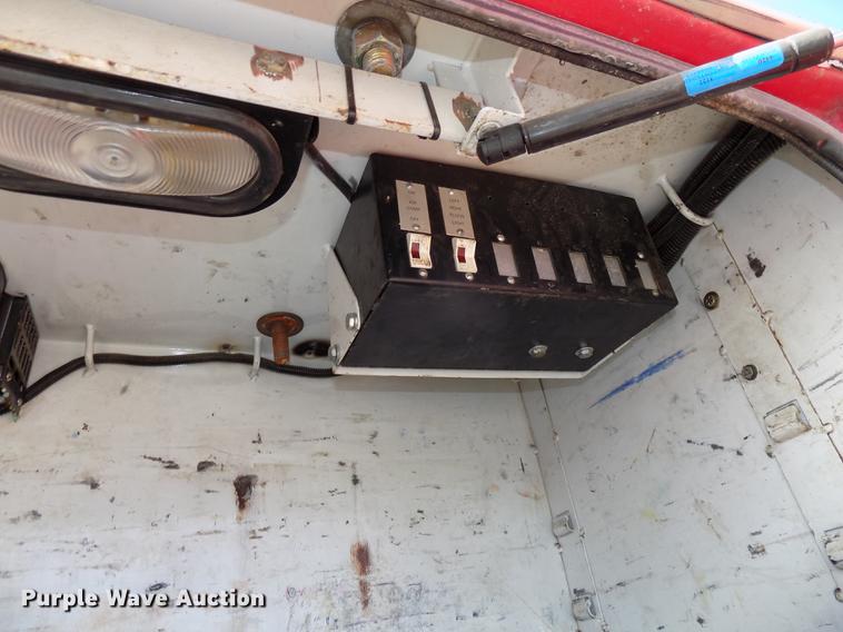 image for item DB8611 2000 Ford F550 Super Duty service truck with crane