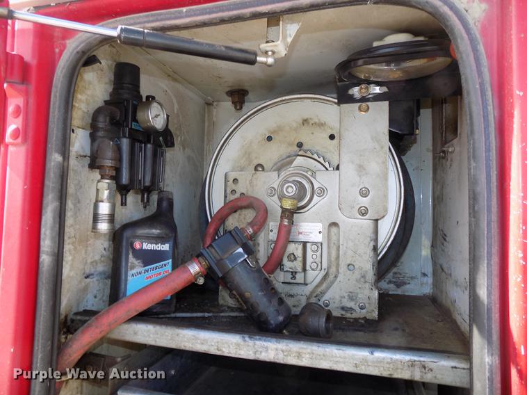 image for item DB8611 2000 Ford F550 Super Duty service truck with crane