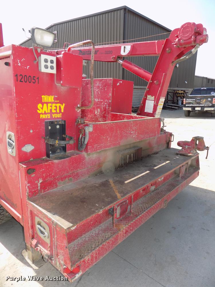 image for item DB8611 2000 Ford F550 Super Duty service truck with crane