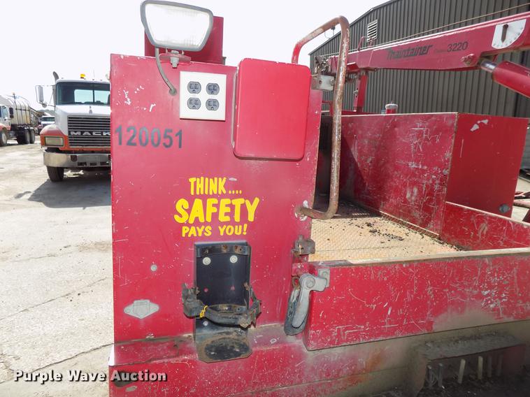 image for item DB8611 2000 Ford F550 Super Duty service truck with crane