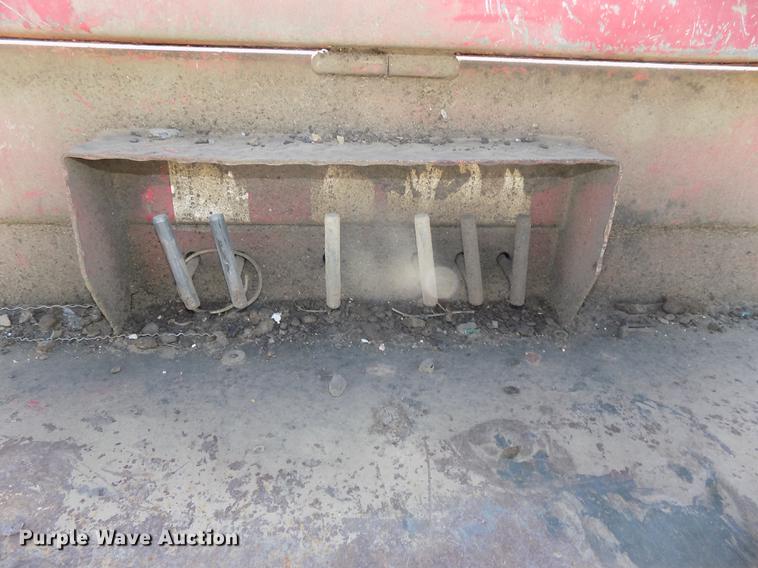 image for item DB8611 2000 Ford F550 Super Duty service truck with crane