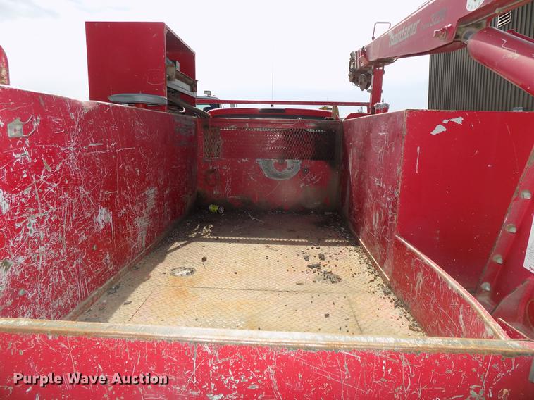 image for item DB8611 2000 Ford F550 Super Duty service truck with crane