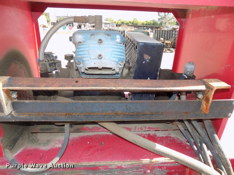 image for item DB8611 2000 Ford F550 Super Duty service truck with crane