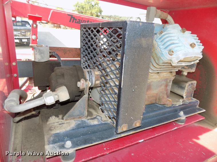 image for item DB8611 2000 Ford F550 Super Duty service truck with crane