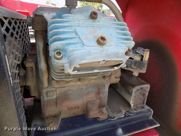 image for item DB8611 2000 Ford F550 Super Duty service truck with crane