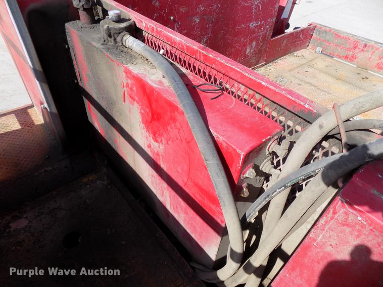 image for item DB8611 2000 Ford F550 Super Duty service truck with crane