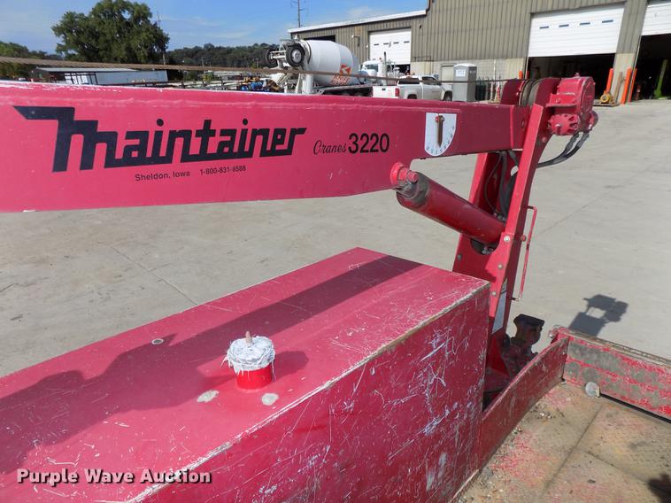 image for item DB8611 2000 Ford F550 Super Duty service truck with crane