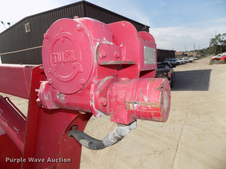 image for item DB8611 2000 Ford F550 Super Duty service truck with crane