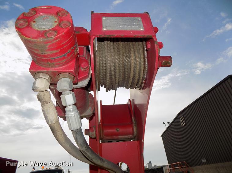 image for item DB8611 2000 Ford F550 Super Duty service truck with crane