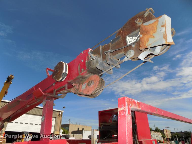 image for item DB8611 2000 Ford F550 Super Duty service truck with crane