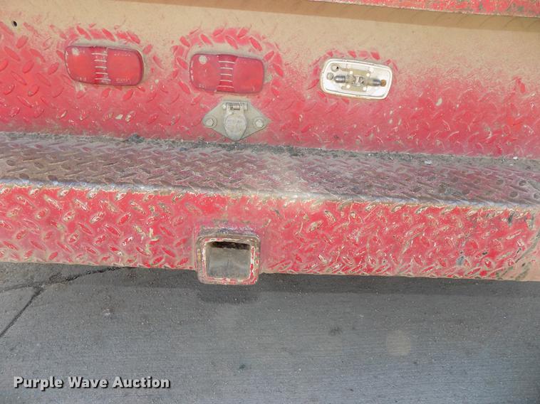 image for item DB8611 2000 Ford F550 Super Duty service truck with crane