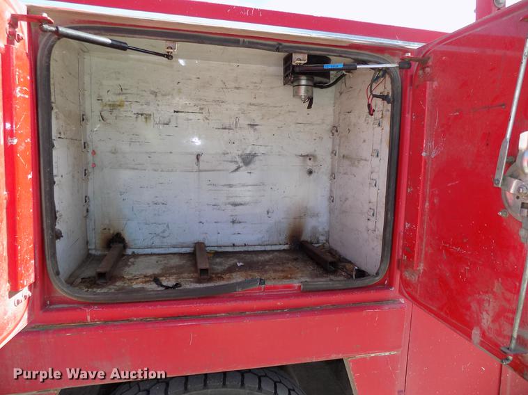 image for item DB8611 2000 Ford F550 Super Duty service truck with crane