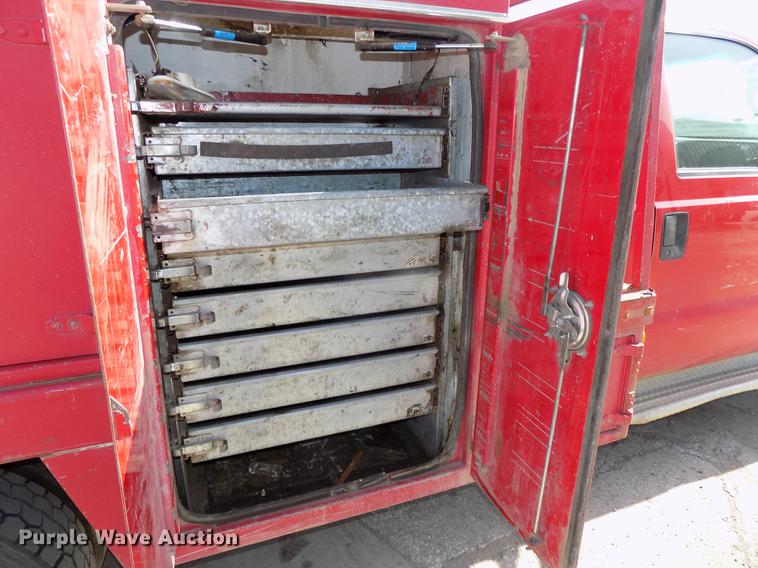 image for item DB8611 2000 Ford F550 Super Duty service truck with crane