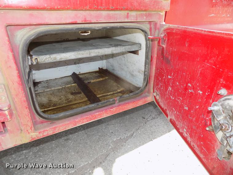 image for item DB8611 2000 Ford F550 Super Duty service truck with crane