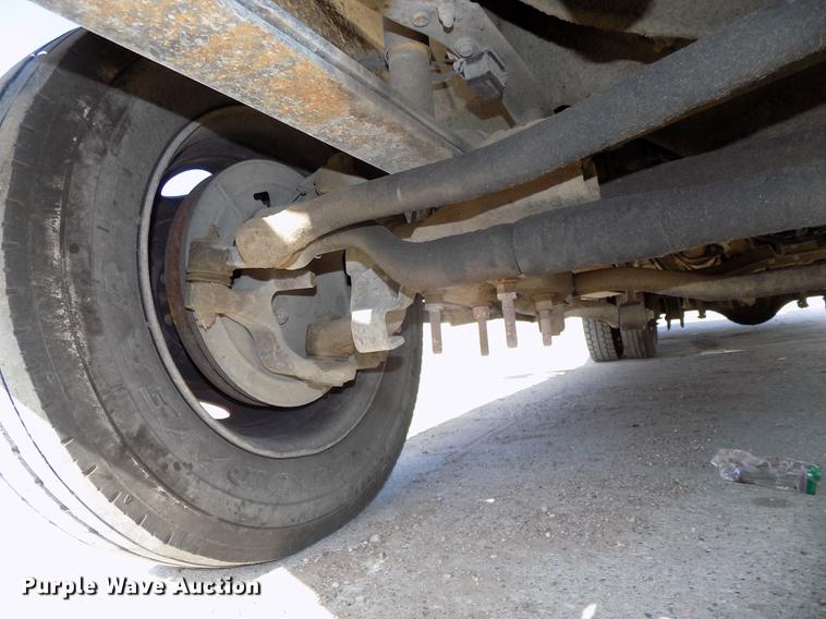 image for item DB8611 2000 Ford F550 Super Duty service truck with crane