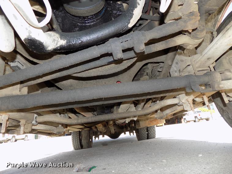 image for item DB8611 2000 Ford F550 Super Duty service truck with crane