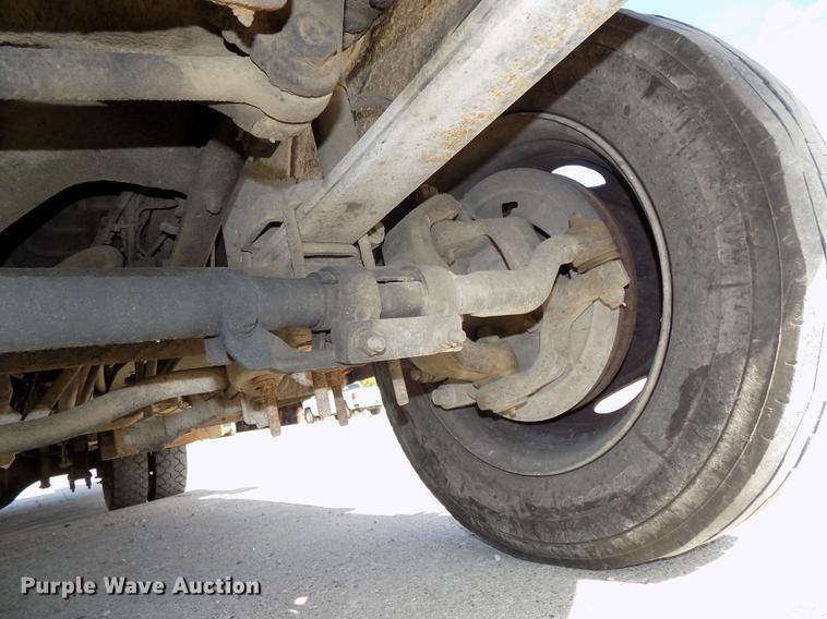 image for item DB8611 2000 Ford F550 Super Duty service truck with crane