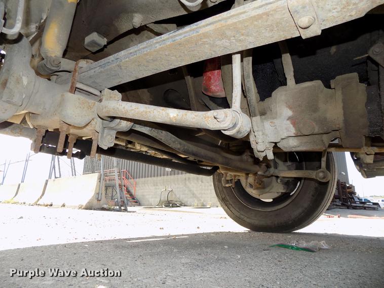 image for item DB8611 2000 Ford F550 Super Duty service truck with crane