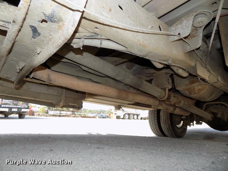 image for item DB8611 2000 Ford F550 Super Duty service truck with crane