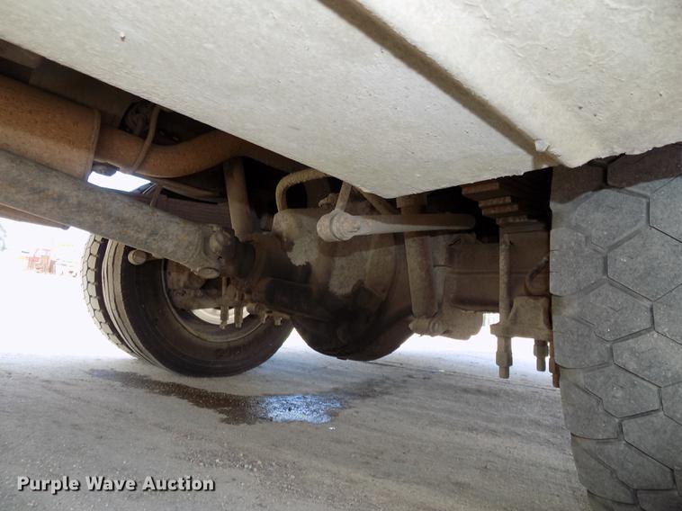 image for item DB8611 2000 Ford F550 Super Duty service truck with crane