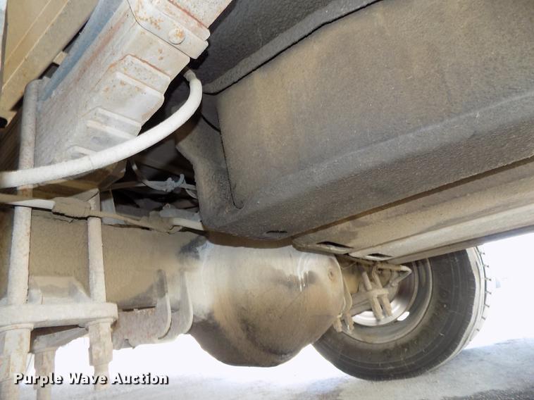 image for item DB8611 2000 Ford F550 Super Duty service truck with crane