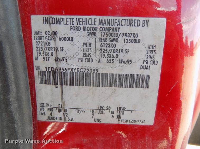 image for item DB8611 2000 Ford F550 Super Duty service truck with crane