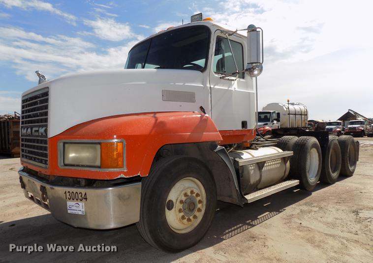 image for item DB8612 1995 Mack CH613 semi truck