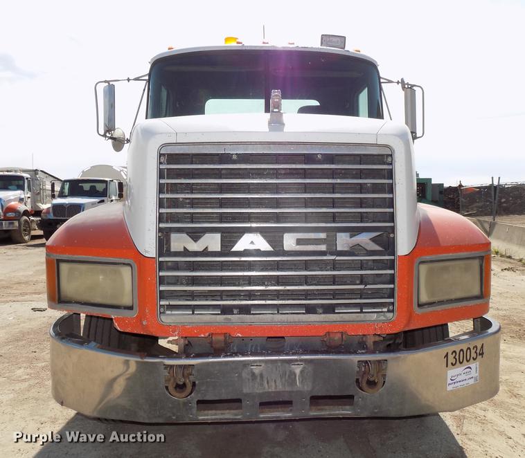 image for item DB8612 1995 Mack CH613 semi truck