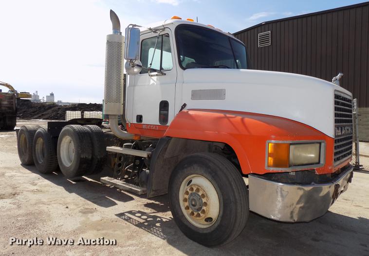 image for item DB8612 1995 Mack CH613 semi truck