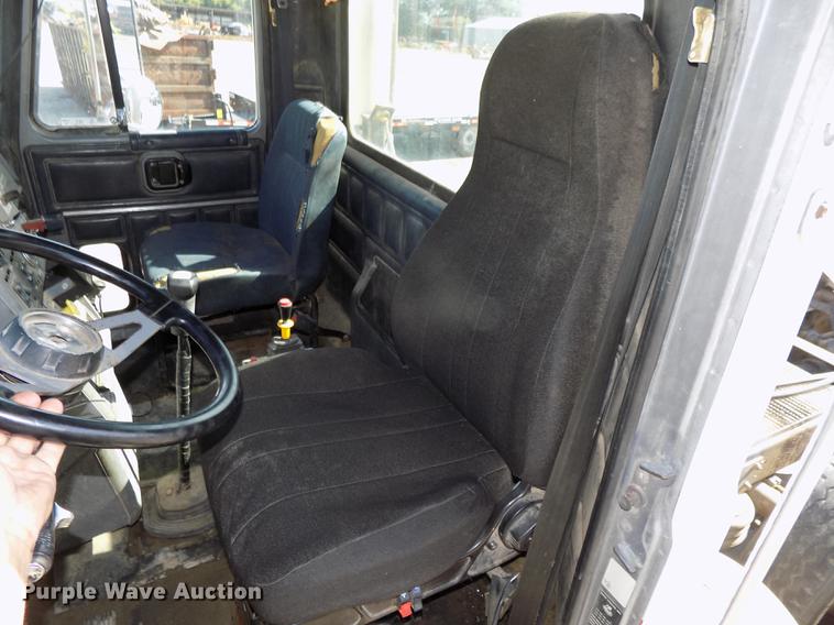 image for item DB8612 1995 Mack CH613 semi truck