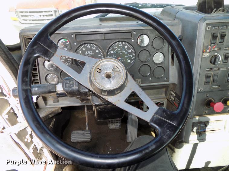 image for item DB8612 1995 Mack CH613 semi truck