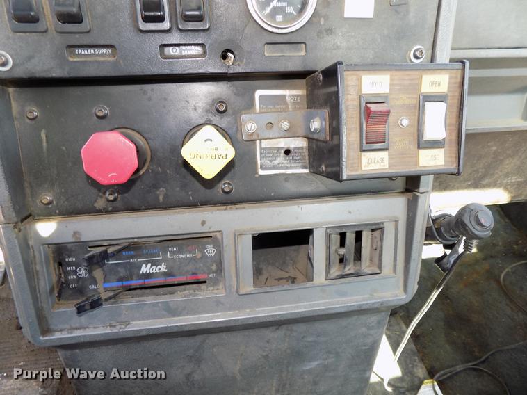 image for item DB8612 1995 Mack CH613 semi truck