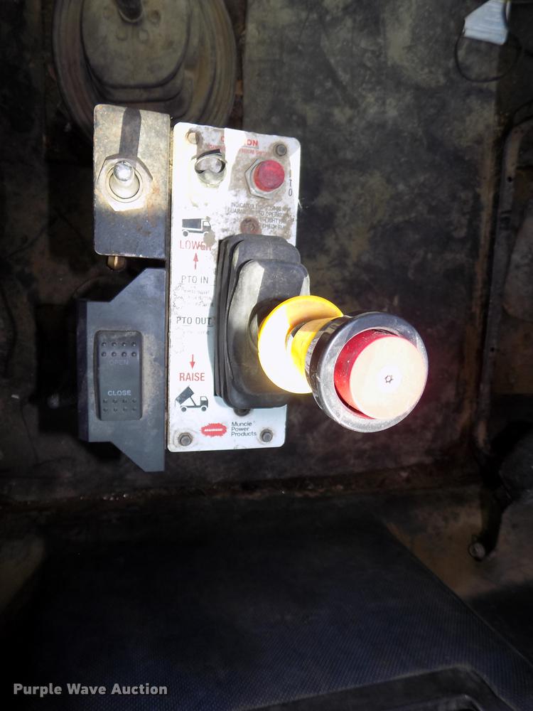 image for item DB8612 1995 Mack CH613 semi truck