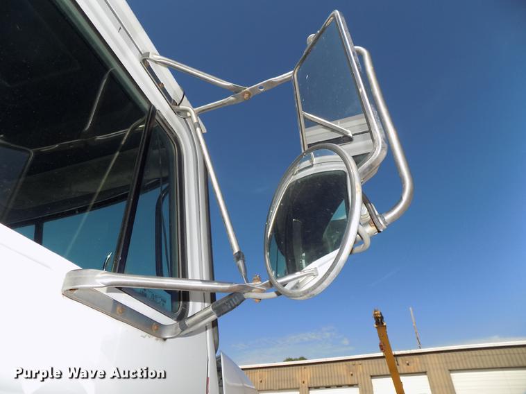 image for item DB8612 1995 Mack CH613 semi truck