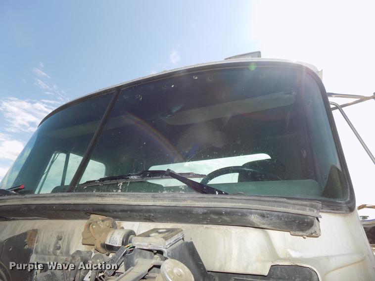 image for item DB8612 1995 Mack CH613 semi truck