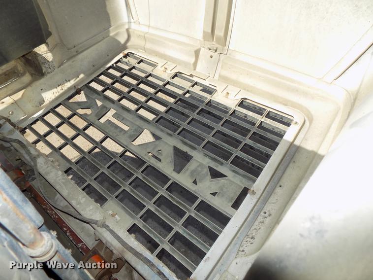 image for item DB8612 1995 Mack CH613 semi truck