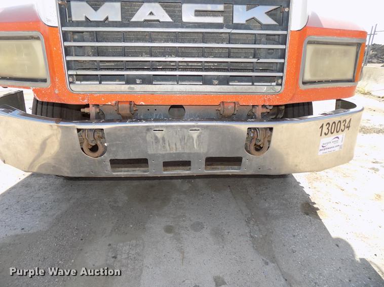 image for item DB8612 1995 Mack CH613 semi truck