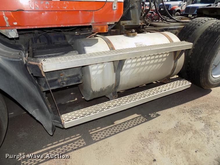 image for item DB8612 1995 Mack CH613 semi truck