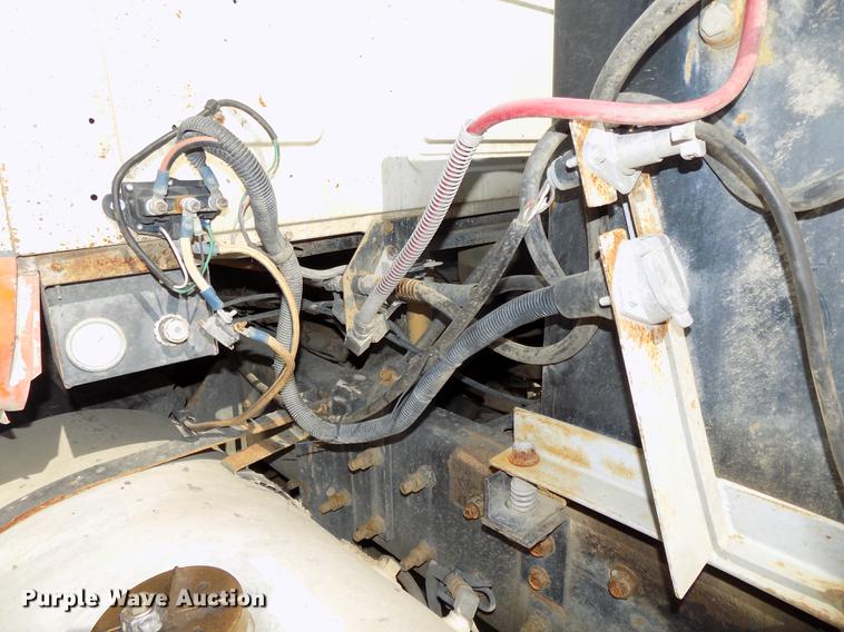 image for item DB8612 1995 Mack CH613 semi truck