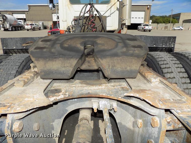 image for item DB8612 1995 Mack CH613 semi truck