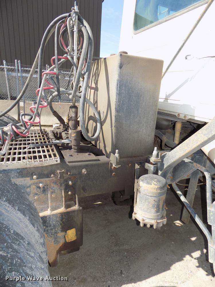 image for item DB8612 1995 Mack CH613 semi truck